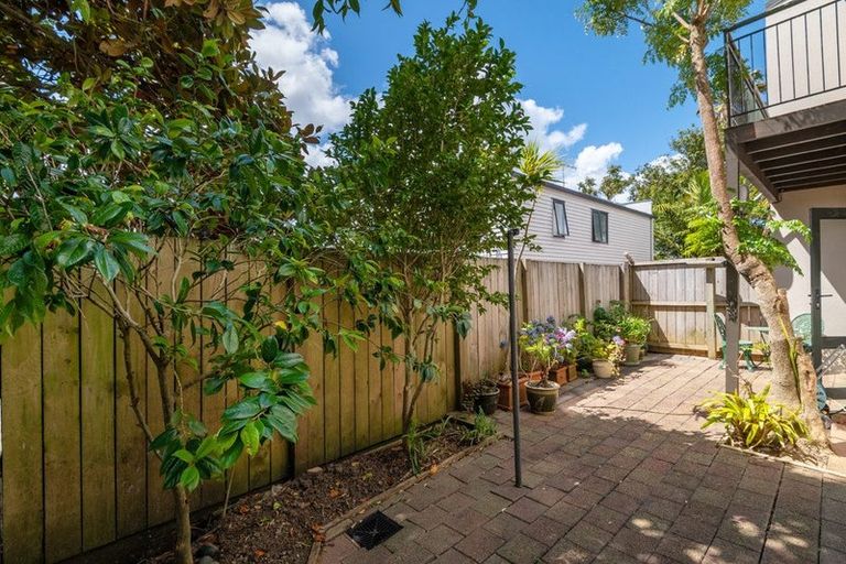 Photo of property in 1/26 Pannill Place, Oteha, Auckland, 0632