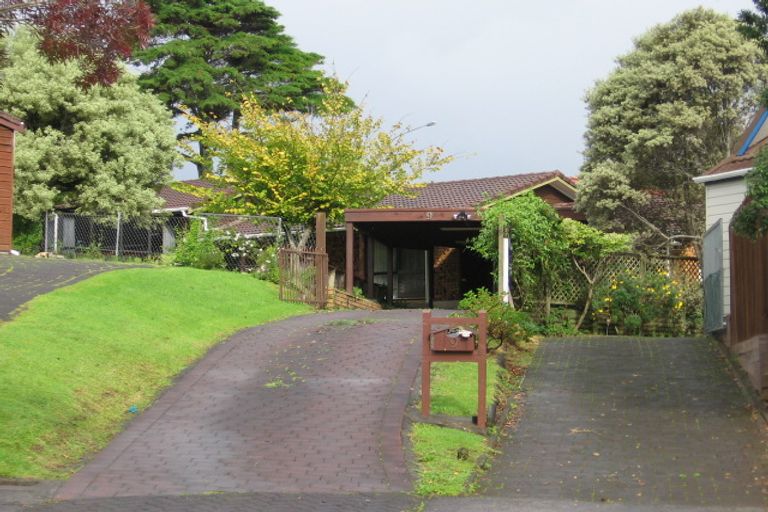 Photo of property in 9 Photinia Place, Botany Downs, Auckland, 2010