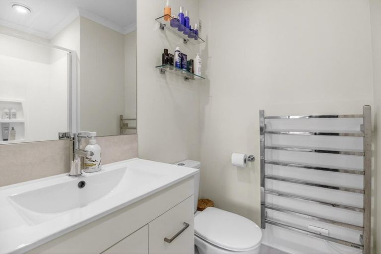 Photo of property in 54 Papatupu Way, Kumeu, 0810