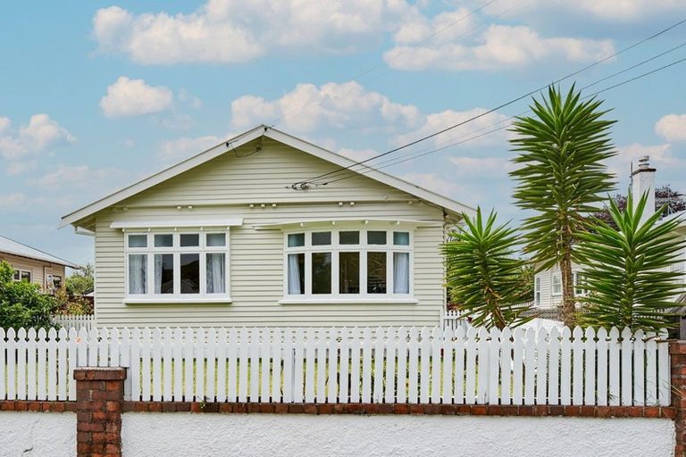 Photo of property in 19 Norton Park Avenue, Fairfield, Lower Hutt, 5011