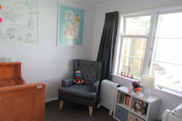 Photo of property in 91 Taylor Terrace, Tawa, Wellington, 5028