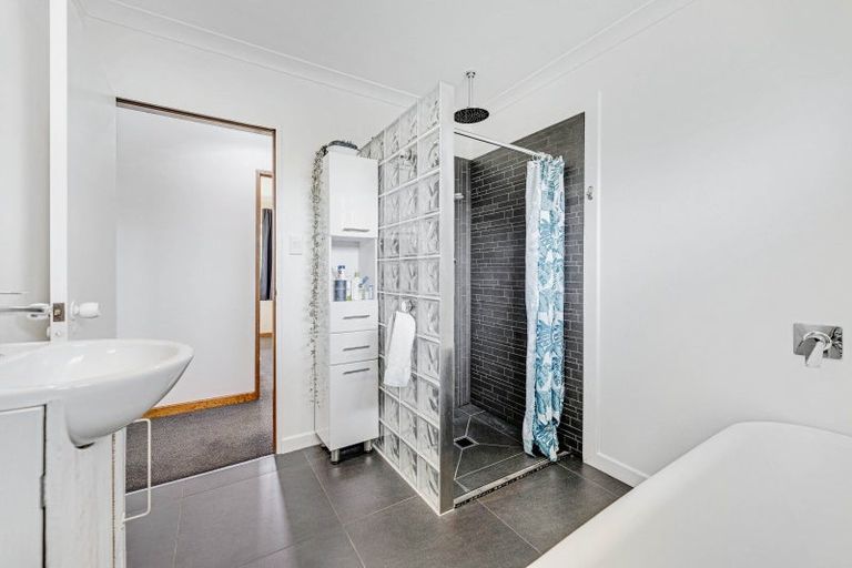 Photo of property in 10 Kew Place, Richmond Heights, Taupo, 3330