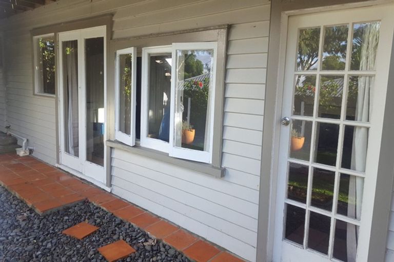 Photo of property in 76 Wade River Road, Stanmore Bay, Whangaparaoa, 0932