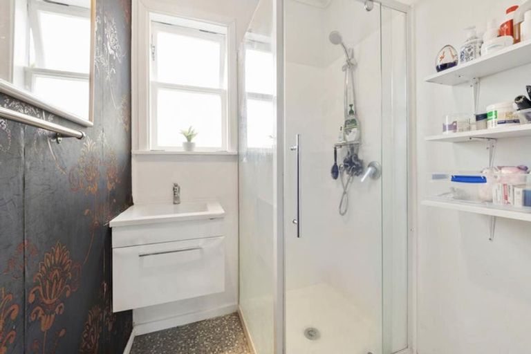 Photo of property in 108 Archibald Road, Kelston, Auckland, 0602