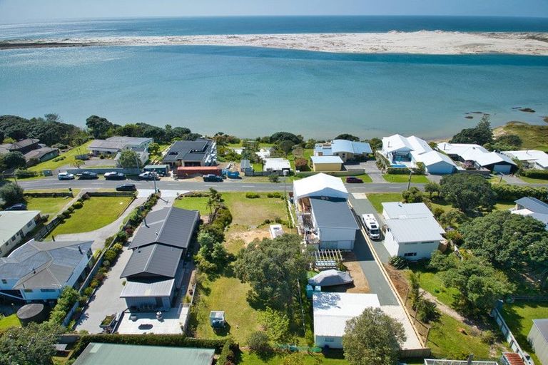 Photo of property in 14 Cheviot Street, Mangawhai Heads, Mangawhai, 0505