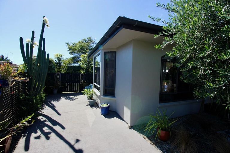 Photo of property in 16 Protea Crescent, Whitianga, 3510