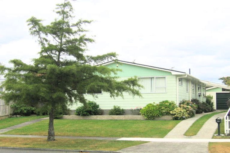 Photo of property in 98 California Drive, Totara Park, Upper Hutt, 5018