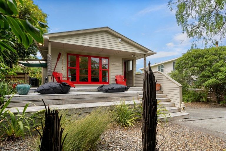 Photo of property in 4 Titoki Road, Waikanae Beach, Waikanae, 5036