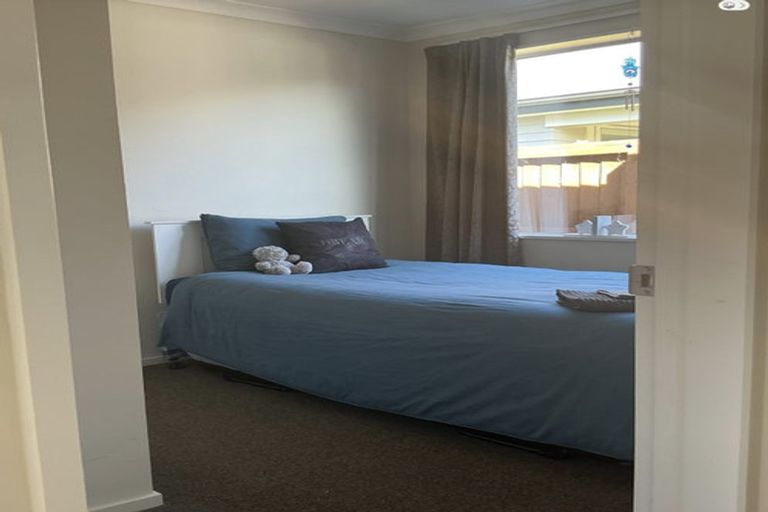Photo of property in 11 Pounamu Place, Pegasus, 7612
