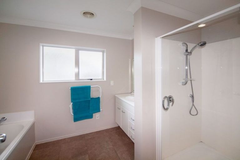 Photo of property in 5a Gifford Grove, Churton Park, Wellington, 6037