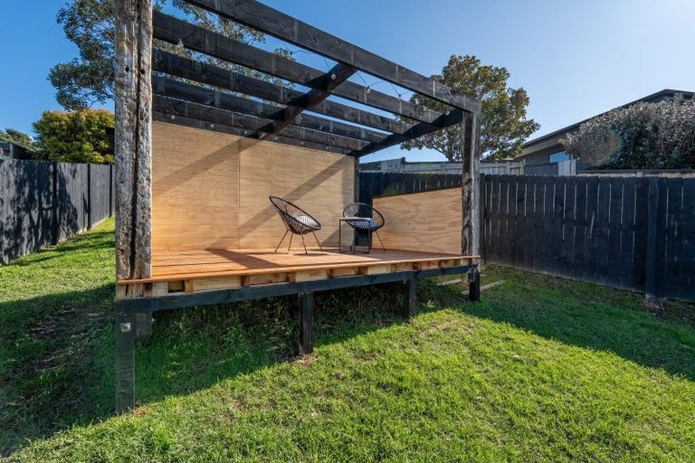 Photo of property in 22 Maori Hut Road, Red Beach, 0932