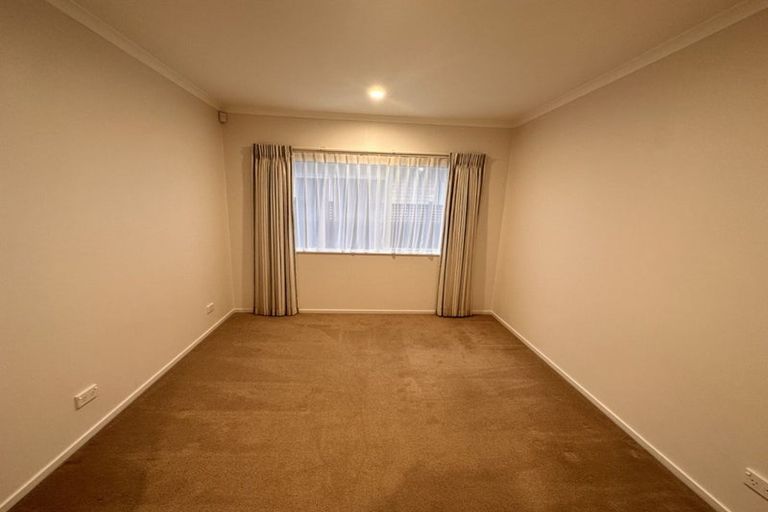 Photo of property in 18 Dan Tori Place, Orewa, 0931