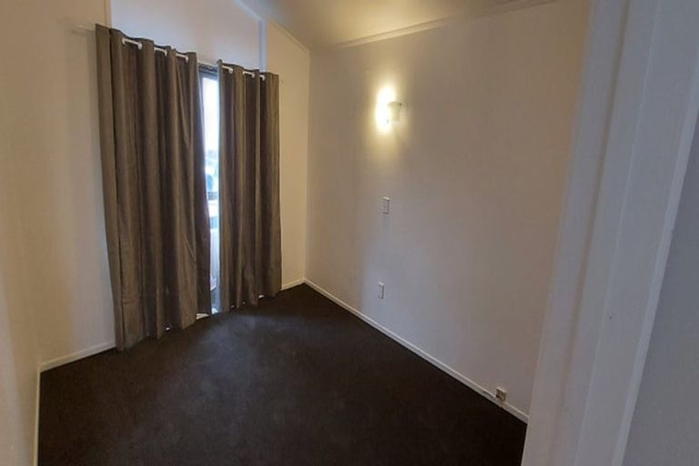 Photo of property in 5 Iris Place, Clendon Park, Auckland, 2103