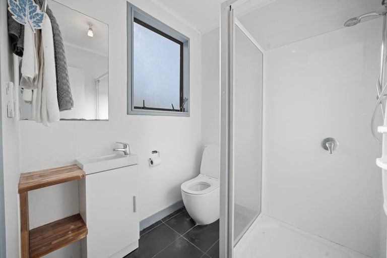 Photo of property in 10 Celeste Place, Totara Vale, Auckland, 0627