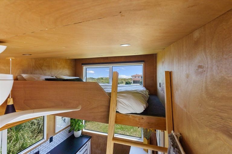 Photo of property in 47 Reay Mackay Grove, Waikawa Beach, Levin, 5573