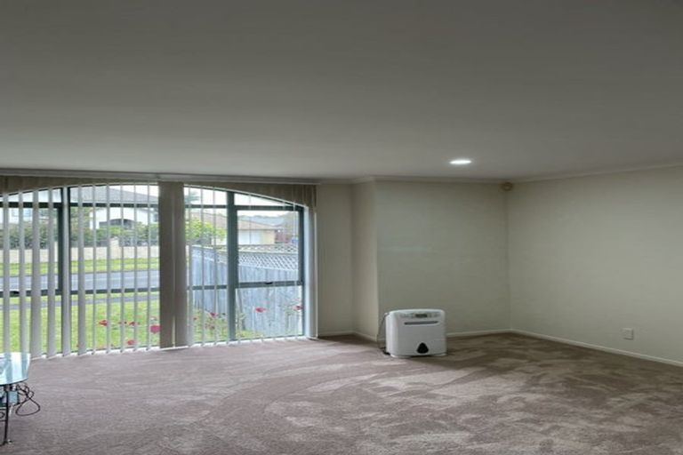 Photo of property in 212 Kilkenny Drive, East Tamaki Heights, Auckland, 2016