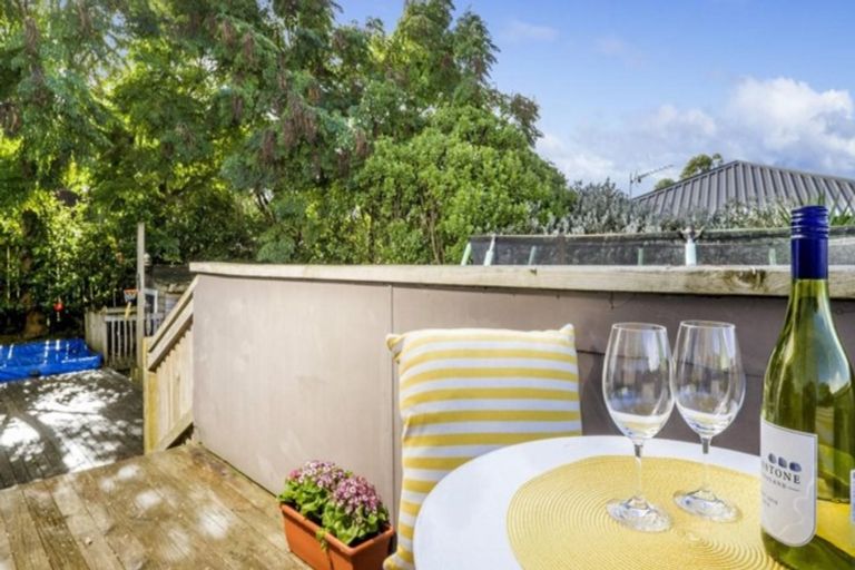 Photo of property in 27a Topliss Drive, Northcross, Auckland, 0632