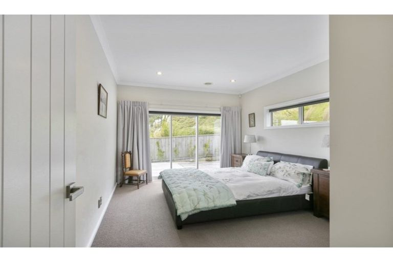 Photo of property in 15 Canary Way, Whitby, Porirua, 5024