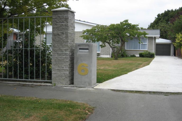 Photo of property in 6 Milnebank Street, Upper Riccarton, Christchurch, 8041