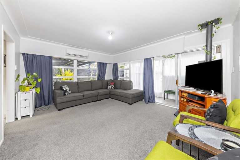 Photo of property in 1/6 Clevedon Road, Papakura, 2110