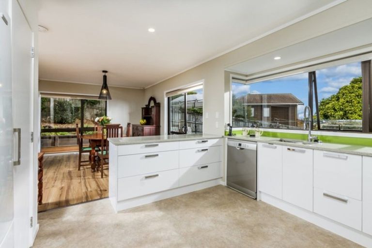 Photo of property in 9 Cairnbrae Court, Northcross, Auckland, 0632