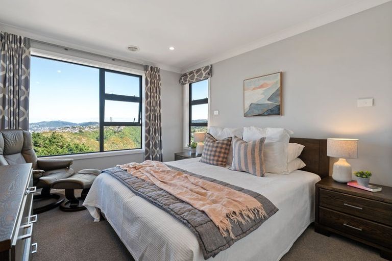 Photo of property in 2 Cessna Way, Newlands, Wellington, 6037