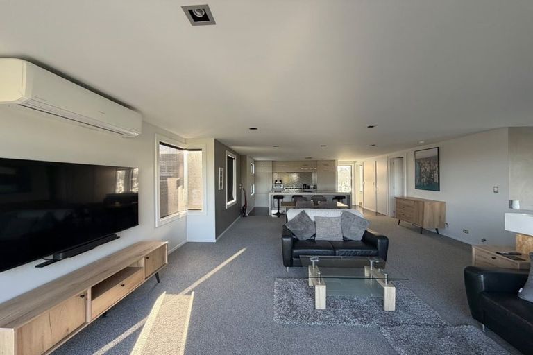 Photo of property in 100a Lake Road, Northcote, Auckland, 0627