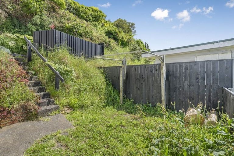 Photo of property in 113a Newlands Road, Newlands, Wellington, 6037