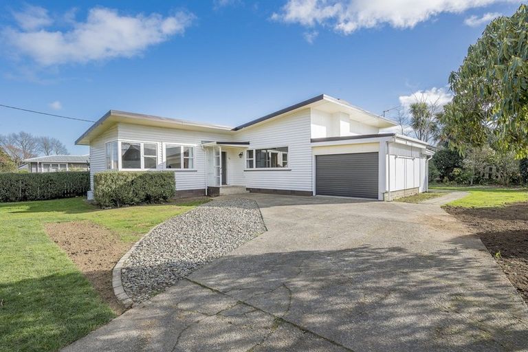 Photo of property in 81 Queenwood Road, Levin, 5510