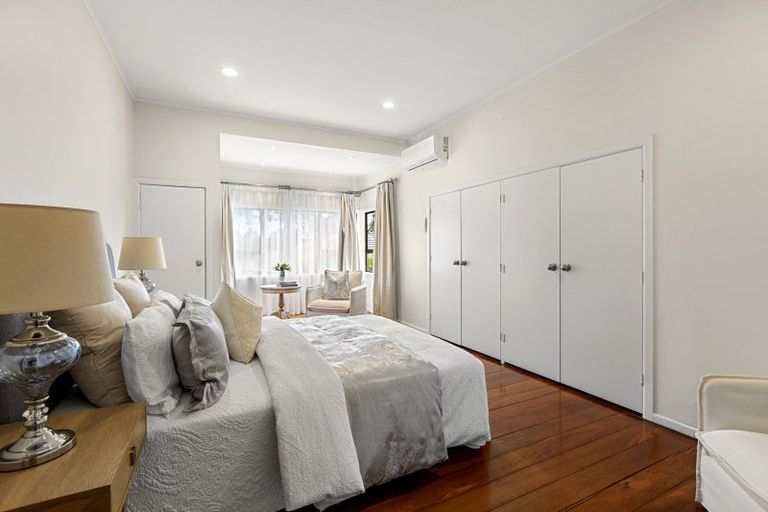 Photo of property in 1042 Great North Road, Point Chevalier, Auckland, 1022
