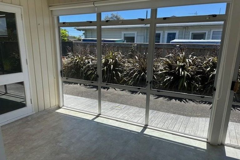 Photo of property in 11 Vaucluse Avenue, Paraparaumu Beach, Paraparaumu, 5032