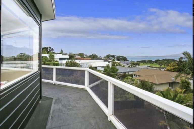 Photo of property in 3/21 Commodore Parry Road, Castor Bay, Auckland, 0620