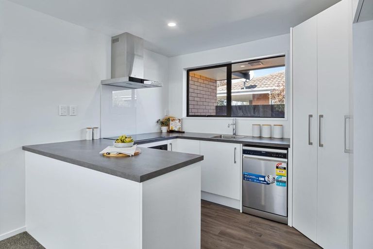 Photo of property in 3/22 Lake Terrace Road, Burwood, Christchurch, 8061