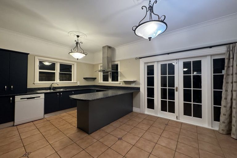 Photo of property in 194 Knights Road, Hutt Central, Lower Hutt, 5011