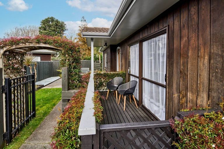 Photo of property in 122 Cambridge Terrace, Fairfield, Lower Hutt, 5011
