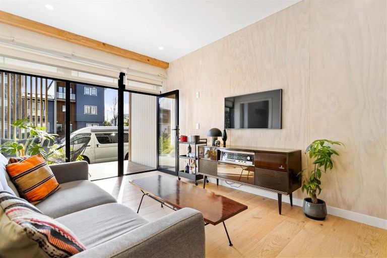 Photo of property in 2/165 Hobsonville Point Road, Hobsonville, Auckland, 0616