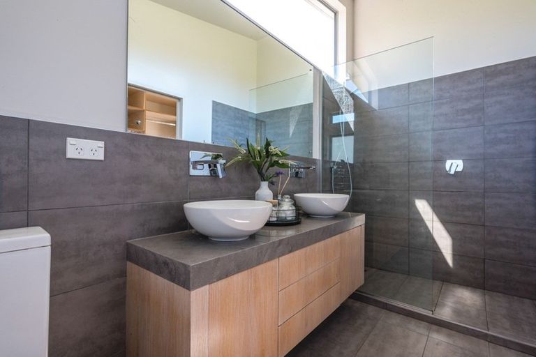 Photo of property in 88 Queens Drive, Oneroa, Waiheke Island, 1081