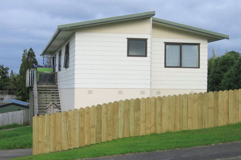 Photo of property in 30 Aldern Road, Massey, Auckland, 0614