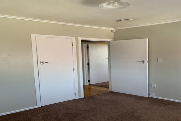 Photo of property in 1/28 Lyttelton Avenue, Forrest Hill, Auckland, 0620