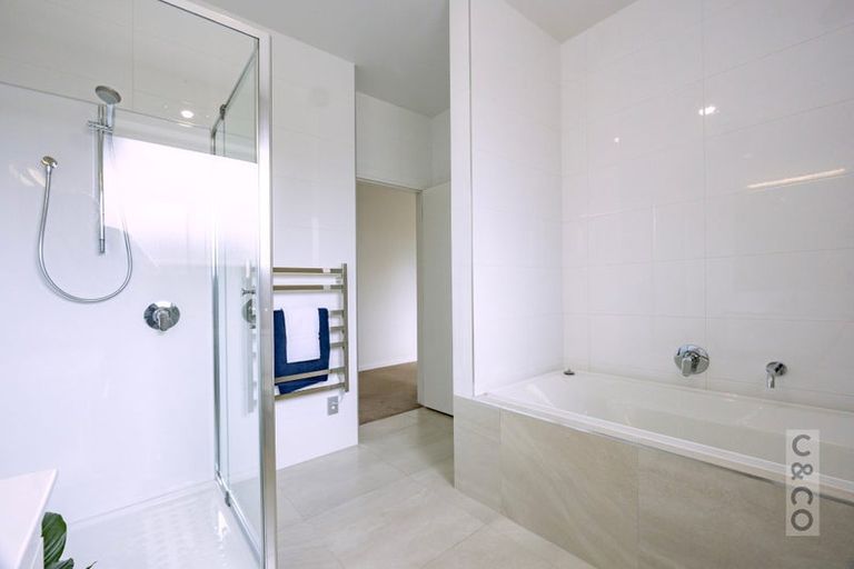 Photo of property in 16 Fruitlands Road, Kumeu, 0810