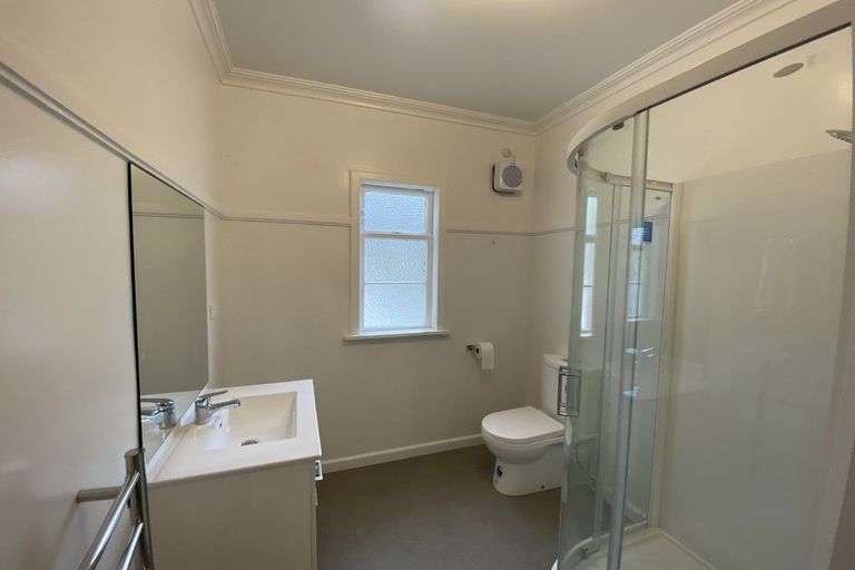 Photo of property in 37 Palliser Road, Roseneath, Wellington, 6011
