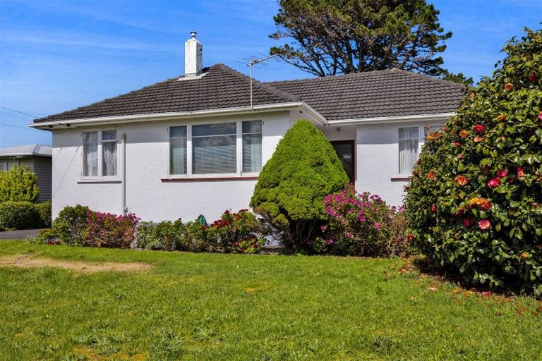 Photo of property in 4 Buchanan Place, Hawera, 4610