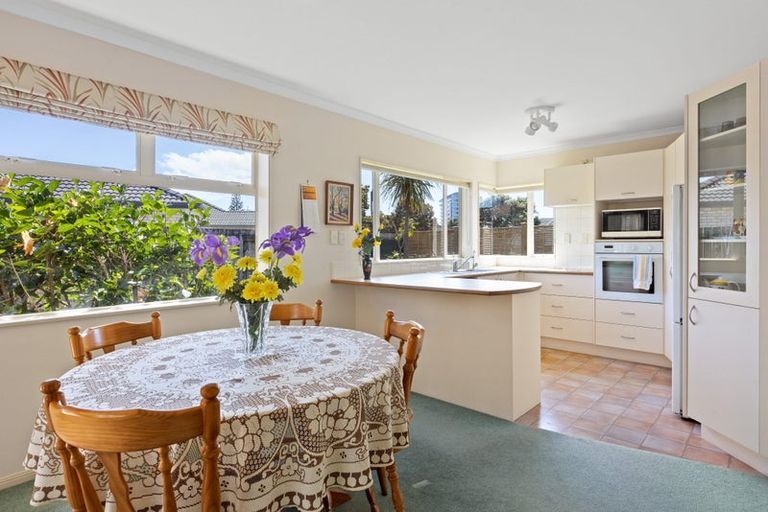 Photo of property in 11 Francis Skinner Place, Orewa, 0931