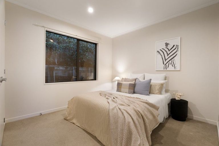 Photo of property in 43 Hornbill Drive, Fairview Heights, Auckland, 0632