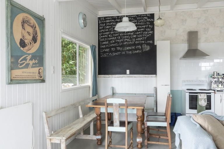 Photo of property in 43 Doves Bay Road, Kerikeri, 0294