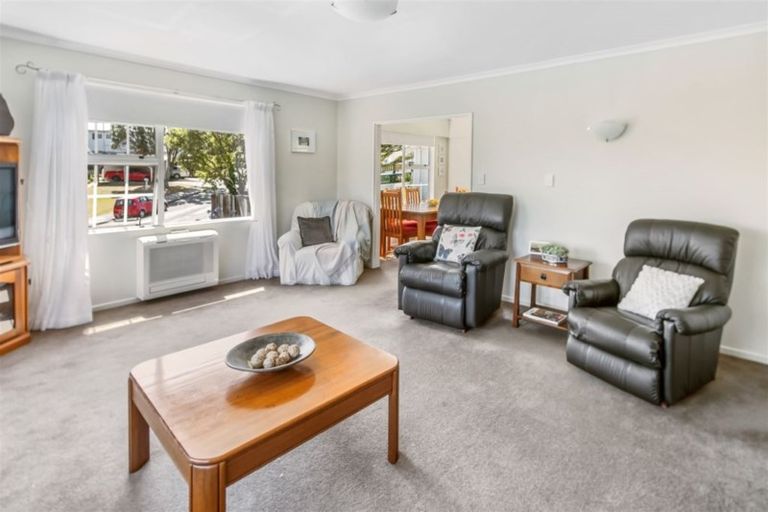 Photo of property in 97 Stewart Drive, Newlands, Wellington, 6037