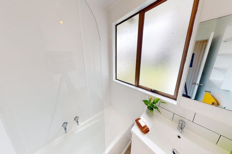 Photo of property in 24 Fergusson Street, Marton, 4710