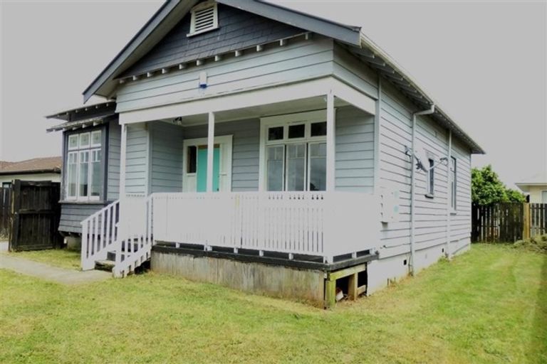 Photo of property in 100 Maplesden Drive, Clendon Park, Auckland, 2103