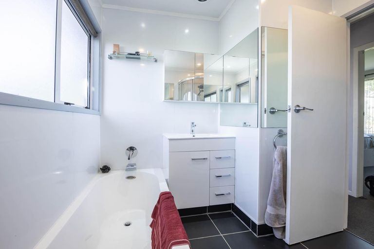 Photo of property in 37 Heather Green Avenue, Meremere, Mercer, 2474