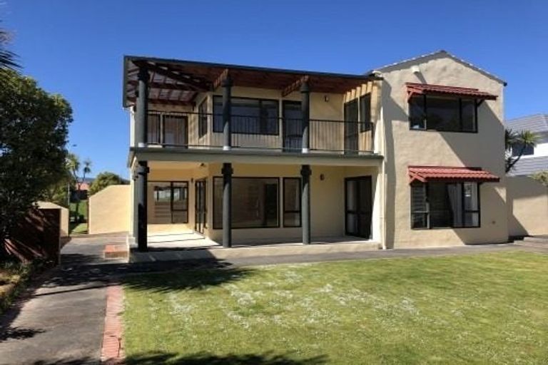 Photo of property in 32 Kilkenny Place, Fitzherbert, Palmerston North, 4410